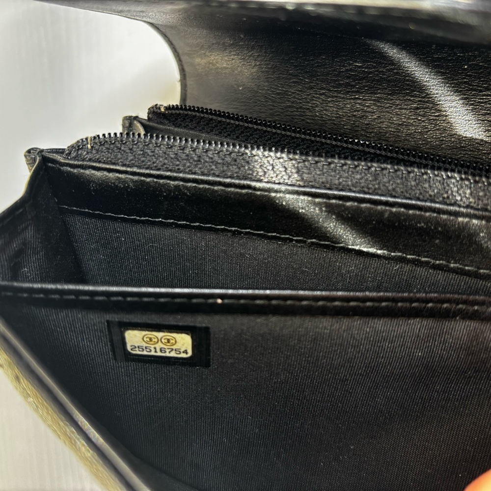 CHANEL Black Caviar Filigree Wallet - Picture 6 of 13